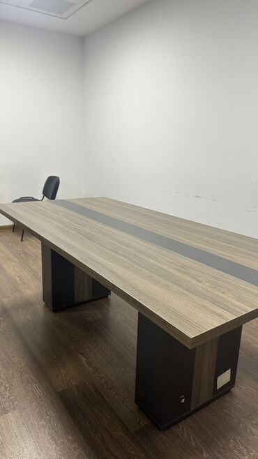 Sifarişlə konfrans masaları: Dördbucaq masa, Siyirməsiz, Teksturalı laminat — 4