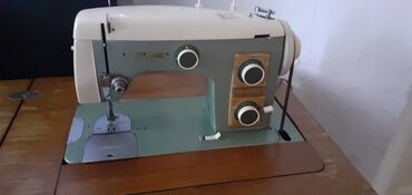 промышленные и бытовые швейные машинки: Швейная машина Механическая, Ручной