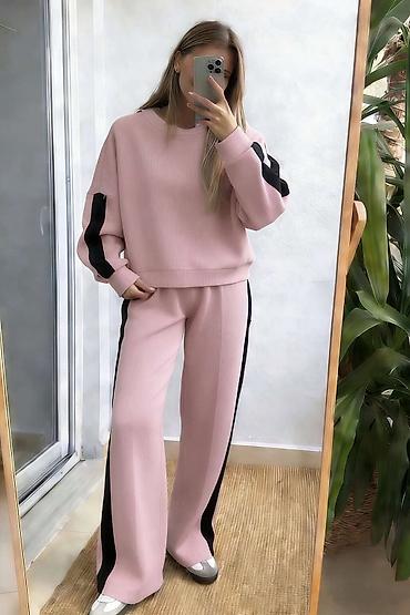 Gornji i donji deo: Komplet trenerka
Nov model
Cena : 3.900 dinara — 5