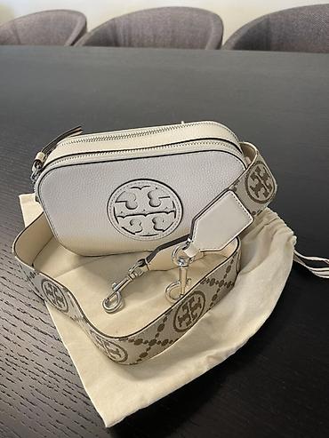 Tory Burch çiyin/çarpaz çanta - Material: toxumalı dəri - Rəng: açıq