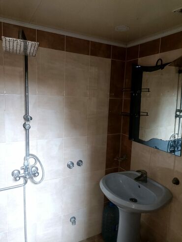 Uzunmüddətli kirayə mənzillər: 3 otagli ev dolu veziyetde. hər bir serayiti var Razinen gelende — 6