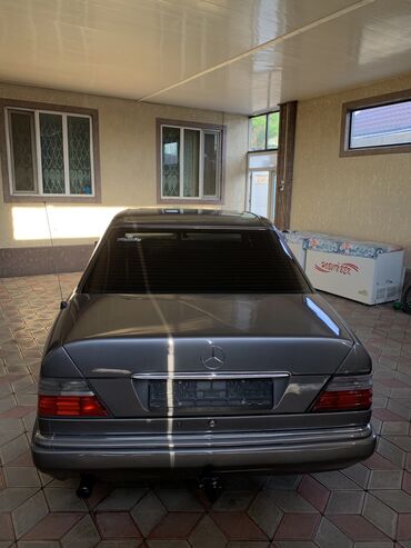 mercedes benz l: Mercedes-Benz E 220: 1994 г., 2.2 л, Механика, Бензин, Седан