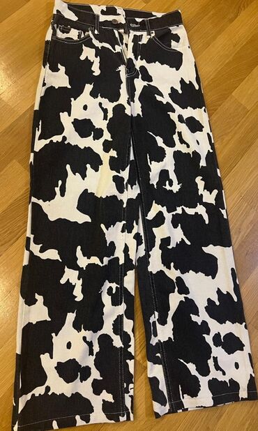 Şortlar: Qara-ağ “cow print” naxışlı geniş kəsimli cins şalvar - Material