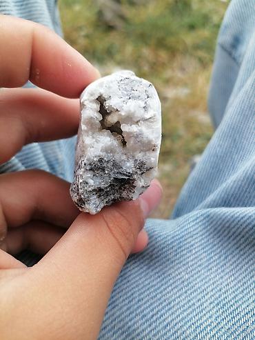 ağ işıq: Ağ kvars geodu – təbii kolleksiya nümunəsi - Material: Ağ kvars — 3
