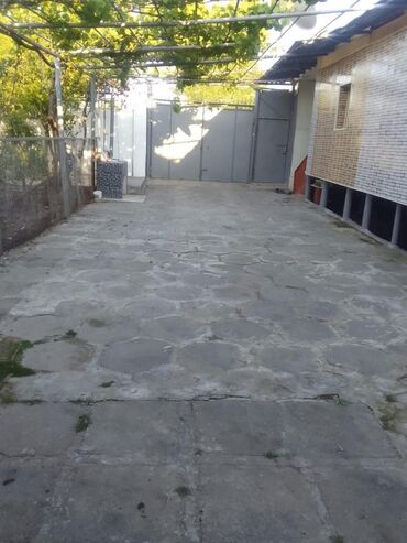 Həyət evləri və villalar: 5 otaqlı, 140 kv. m, Orta təmir