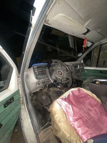 Yük maşınları: Yüngül yükdaşıma üçün praktiki bortlu yük maşını. Xüsusiyyətlər: - Ağ — 9