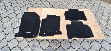 Аксессуары для авто: Продаю оригинальные коврики от Lexus NX 300
