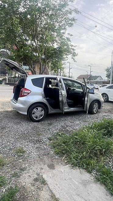 е34 дверь: Honda Fit: 2011 г., 1.5 л, Автомат, Бензин, Хэтчбэк — 4