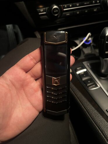 mobil: Vertu Signature Touch, 4 GB, rəng - Qızılı