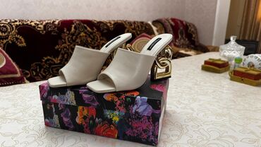 Dolce & Gabbana, Ölçü: 36.5, rəng - Bej, İşlənmiş