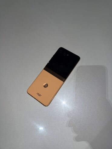 Motorola: Motorola Razr 40 Ultra, цвет - Золотой, 2 SIM