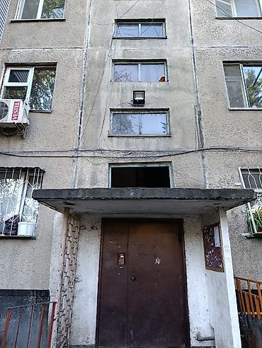 Продажа квартир: 2 комнаты, 42 м², Кудайберген авторынок 104 серия, 3 этаж, Старый ремонт — 4