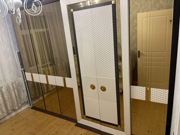 Divan və masa dəstləri: İşlənmiş, Künc divan, Qonaq otağı üçün, Açılmayan — 13