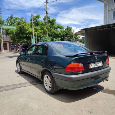 Toyota: Toyota Avensis: 1999 г., 2 л, Механика, Бензин, Седан