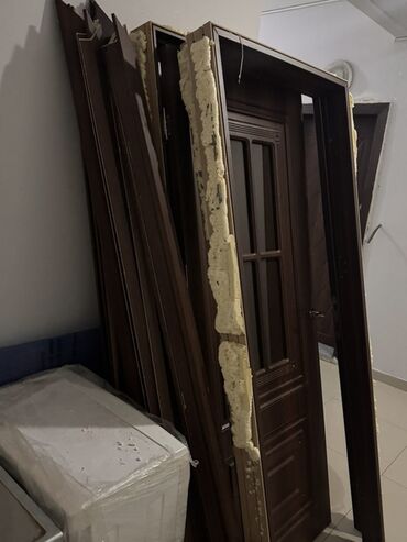 otaq qapları: 3 dənə işlənmiş qapi her biri 50 manat. İstifadeye tam yararlidi