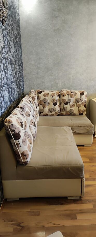 Dolablar: Künc divan, Açılmayan, Bazasız, Parça, Çatdırılma yoxdur