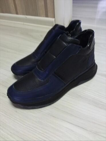 Ayaqqabılar: Məhsul: Kişi ayaqqabıları – 2 cüt, qəhvəyi rəng 1) Klassik slip-on — 10