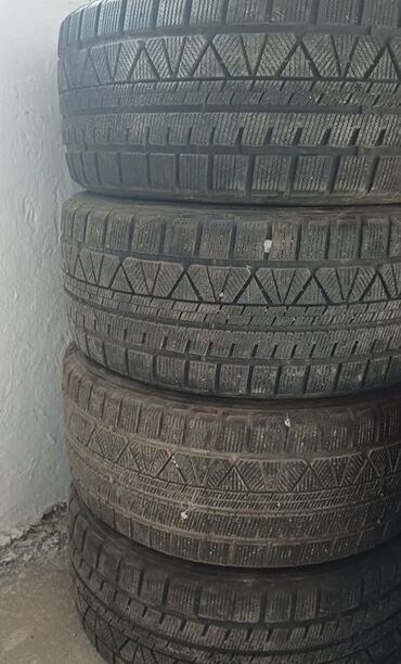 разноширокие шины: Комплект из 4 автомобильных зимних шин без дисков. Особенности: -