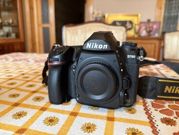 nikon d90 qiymeti: Nikon D780 
Qiymet - 1100