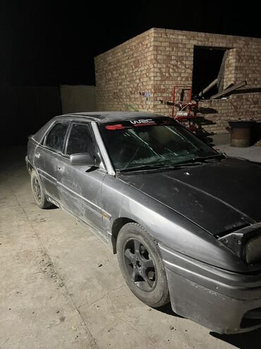 Mazda: Mazda 323: 1989 г., 1.6 л, Механика, Бензин, Седан — 6