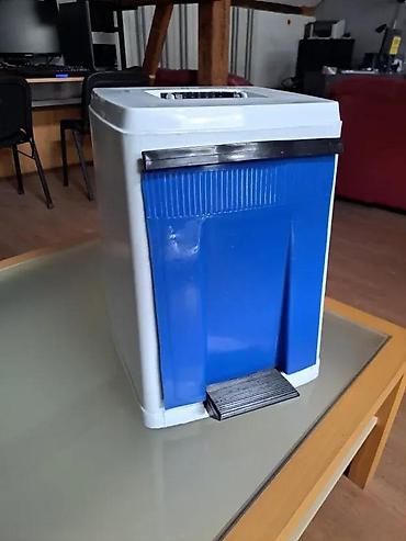 globus bife za pice: STARA PLASTIČNA KANTA ZA SMEĆE IZ 70-IH, JUGOSLAVIJA | Plastična — 1