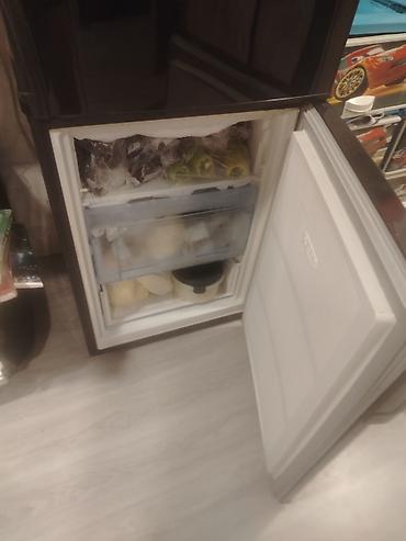 Mətbəx texnikası: İki qapılı soyuducu uzunluğu 180 Eni 57 təzə mebel alırığ deyə satırığ — 2