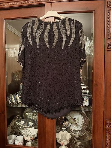 Dəstlər, kostyumlar: Qadın geyim dəsti və paltarlar 1) Qəhvəyi şifon 2 hissəli dəst - — 3