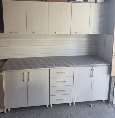 Mətbəx mebel dəsti – açıq krem rəngdə, minimal və pratik Uyğundur: -