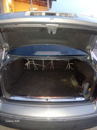 Volkswagen: Volkswagen Passat: 1.8 l | 2003 il Sedan — 10