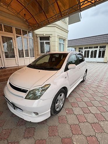 Toyota: Toyota Ist: 2004 г., 1.5 л, Автомат, Бензин, Хэтчбэк — 2