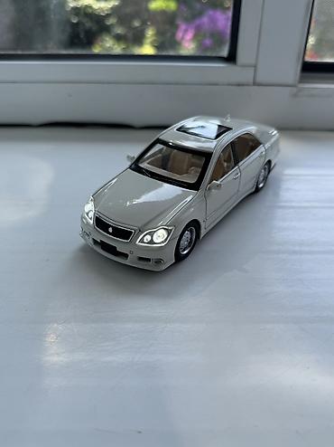 оюнчук машине: Машинка Toyota Crown Игрушечная машина тойота краун Открываются все — 2
