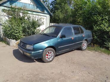 лед на авто: Продается Volkswagen Vento, седан зеленого цвета.Год 1998. Объем 1.6