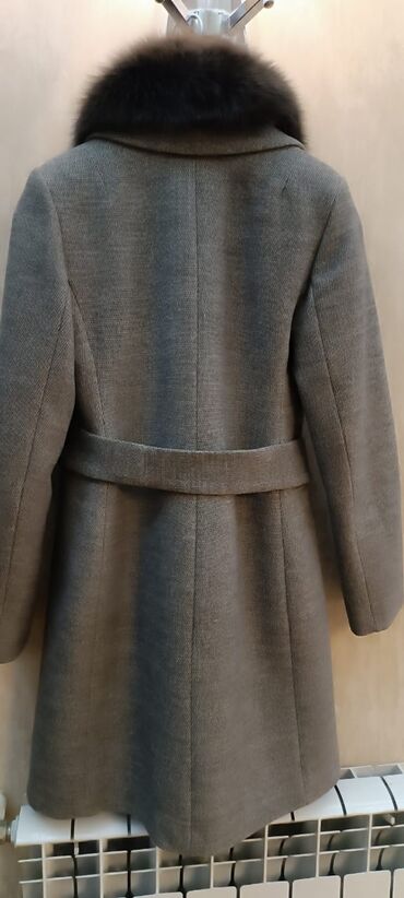 Paltolar: Payto kaşmir natural mexli. Boz rengli. Qalın astarlı 350 manata — 2