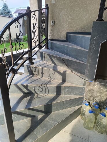 Укладка плитки: Гидроизоляционные работы, Укладка плитки на стену, Подготовка стен для укладки | Вертикальная укладка, Диагональная укладка, Раскладка ковром Больше 6 лет опыта — 9