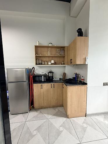 kunc ref: Mətbəx mebeli dəsti – L formalı, üst dolablarla - Üslub: ağac — 1