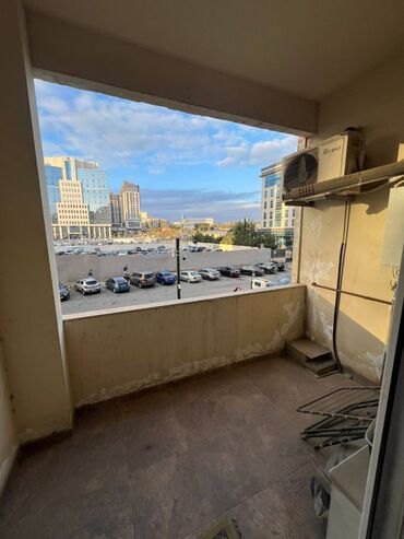 Uzunmüddətli kirayə mənzillər: Xətai Rayonu Xətai Metrosu Ağa Center 2 otaq. Mərtəbə - 16/2 Otaq — 11