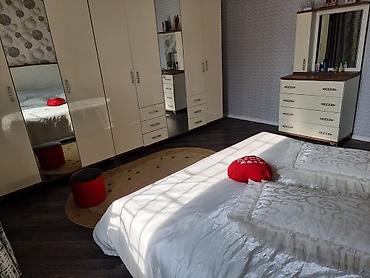 Daşınmaz əmlak: KİRAYƏ həyətli yaşayış evi (şəkillərdə göstərilən) Xüsusiyyətlər: - — 5