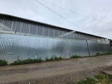 Продажа полдома: Продаётся складское помещение с удобным заездом, рядом с базаром — 7