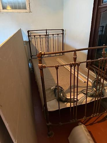 qədimi divan: Antik metal çarpayı çərçivəsi - Material: tökmə dəmir/metal - Üslub — 1