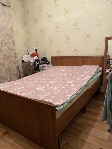 покрывало на кровать: Двуспальная кровать, Б/у, С матрасом, Дерево, длина - 190 см