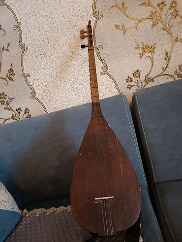 tap az aparatura: Saz – uzun saplı xalq musiqi aləti - Korpus: armud formalı — 2