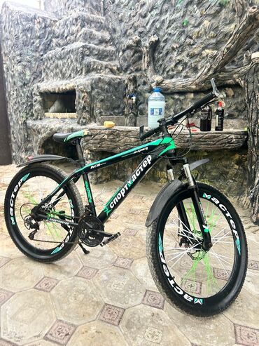 Velosiped ehtiyyat hissələri: Master Sport markalı, qara və yaşıl rənglərdə olan bu dağ velosipedi