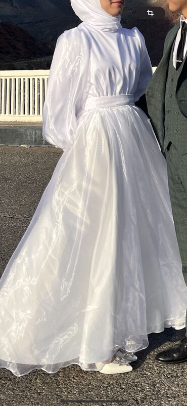 Свадебные платья: Продается платья, носила только один раз, можно на лавстори и на