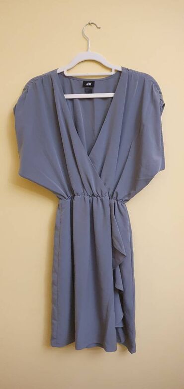 Haljine: Svečane i elegantne haljine u M veličini. Cena 700-1500din. Pošaljite — 3