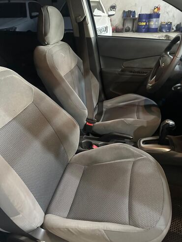 Chevrolet: Chevrolet Cobalt: 1.5 l | 2024 il Sedan — 10