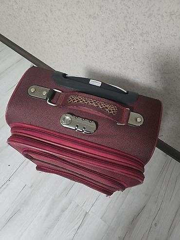 shops: Чемодан, Новый, Материал: Полиэстер, Средний (40 - 70 л), Кодовый замок — 3