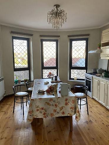 Продажа коттеджей и домов: 🏙️ Продаётся: частный дом — 230 м² 📍 Локация: Бишкек, Ак-Орго ж/м — 13