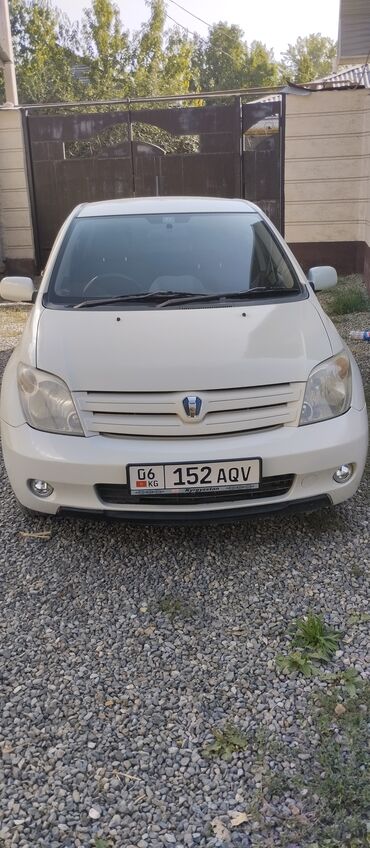 набор ключей для автомобиля б у: Toyota ist: 2002 г., 1.3 л, Автомат, Бензин, Хетчбек