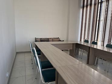 Коммерциялык мүлк: Ижарага Кеңсе бөлмөсү: 32 м², Ремонту менен, Бийик шыптар менен — 3