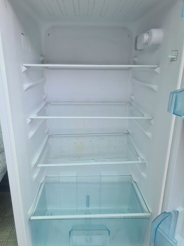 камераы: Холодильник Beko, Б/у, Двухкамерный, 50 * 150 * 40